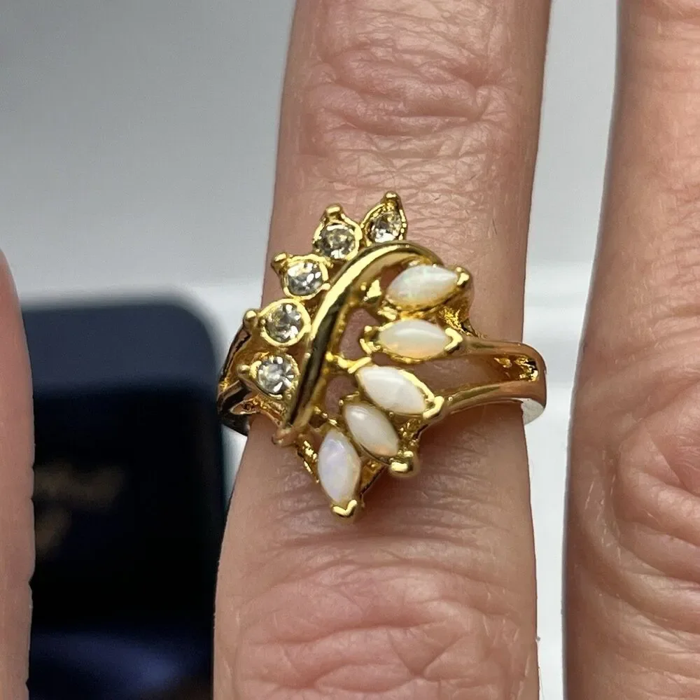 Uncas Cocktail Ring~ Faux Opal ~Rhinestone ~Gold Tone ~ Size 4.5 ~Vintage New